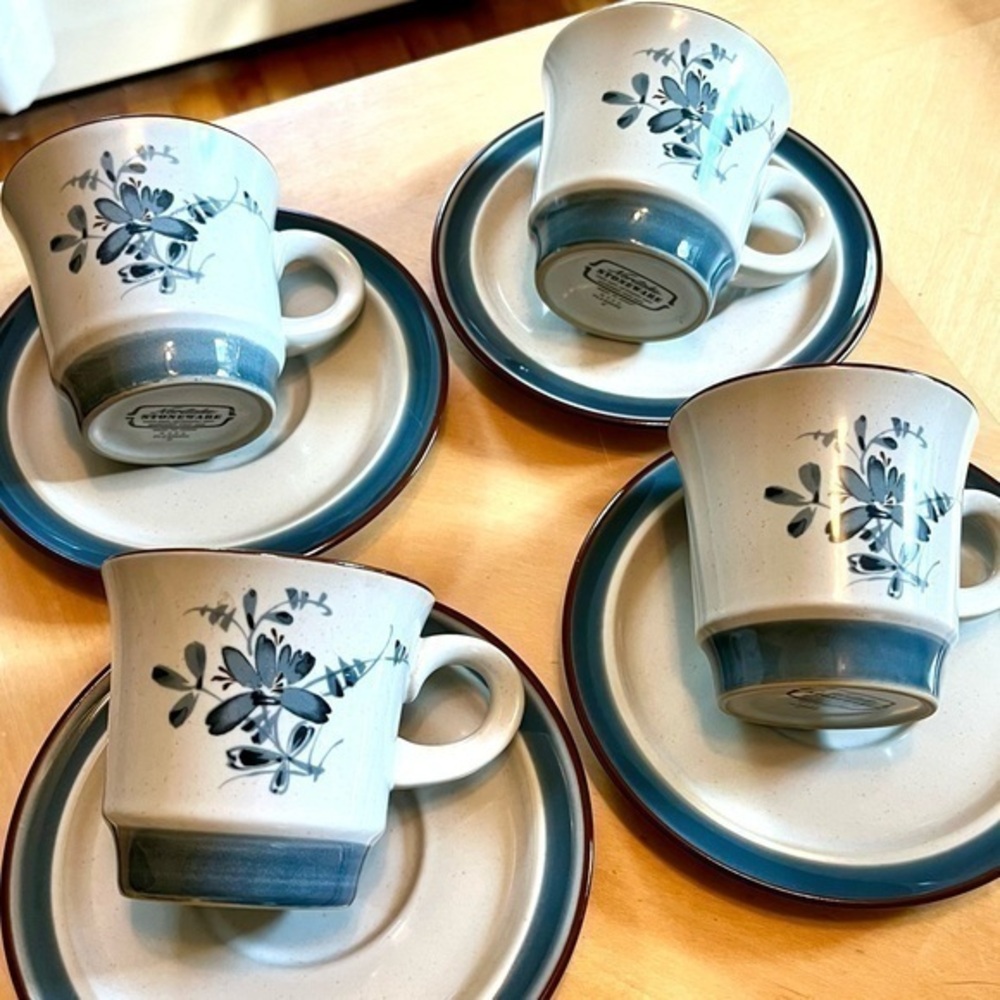 Noritake Pleasure Stoneware Tea Cups and Saucers Set of 4 Like New